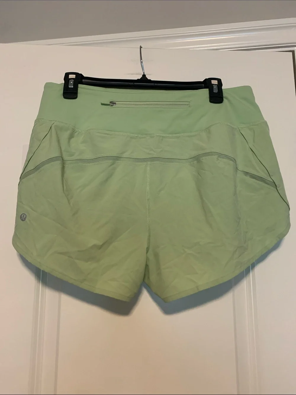 Lululemon New Style Speed Up Shorts w/ mesh vent in Lemongrass, 2.5in Sz L, NWT - Picture 5 of 6